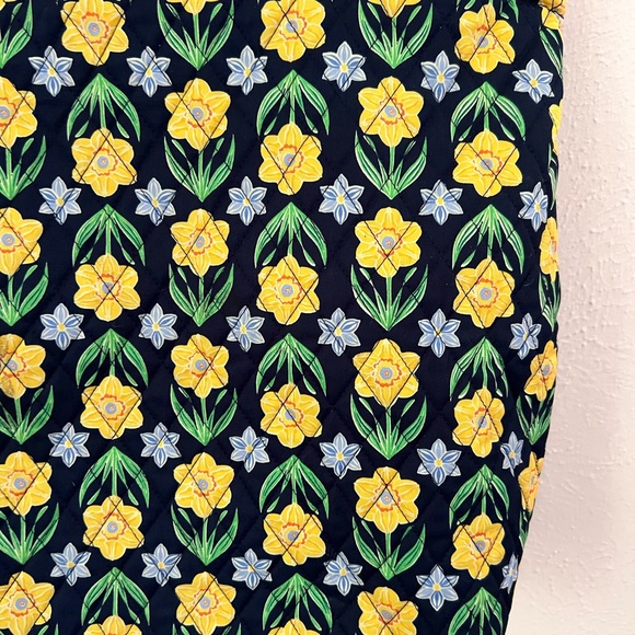 Vera Bradley Original Zip Tote Bag – Daffodils in Premium Cotton - Picture 2 of 9